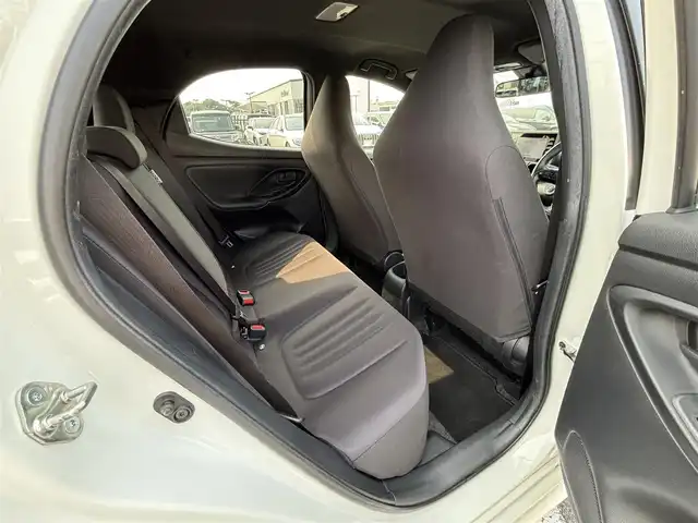 トヨタ ヤリス X 大分県 2020(令2)年 7.6万km ホワイトパールクリスタルシャイン ・純正ナビ(BT.USB.Miracast)/・バックモニター/・プリクラッシュセーフティ/・ブラインドスポットモニター/・レーンキープアシスト/・コーナーセンサー/・ETC/・オートハイビーム/・ステアリングリモコン/・スマートキー