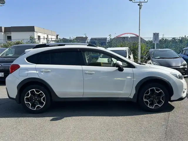 スバル インプレッサ ＸＶ 2．0i－L 東京都 2015(平27)年 9.9万km クリスタルホワイトP (株)IDOMが運営する【じしゃロン昭島店】の自社ローン専用車両になります。/こちらは現金またはオートローンご利用時の価格です。自社ローンご希望の方は別途その旨お申付け下さい/純正ナビ（ＳＤ・ＤＶＤ・ＴＶ）/バックカメラ/Bluetooth/ETC/USB/４WD/パワーシート（運転席・助手席）/ルーフレール/パドルシフト/AUTOライト/LEDライト/純正フロアマット/純正アルミホイール