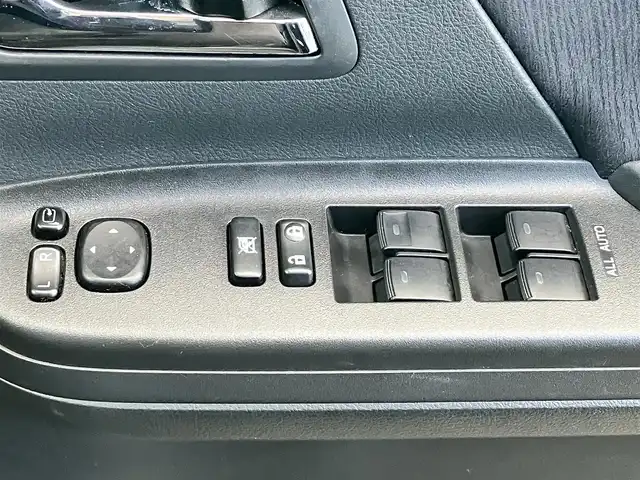 トヨタ アルファード 240S プライムセレクションⅡ 静岡県 2010(平22)年 9.5万km ブラック エンジンスタートボタン/パワーステアリング/パワーウィンドウ/スマートキー/Wオートエアコン/ALPINE製後席モニター/ETC/バックカメラ/SDナビ（CD/DVD/BT/フルセグ）/三列シート/オットマン/電動リアゲート/ウォークスルー/純正フロアマット/純正アルミホイール/両側パワースライドドア/布シート/ABS/横滑り防止装置/コーナーセンサー前後/オートライト/W+サイドエアバッグ/カーテンエアバッグ