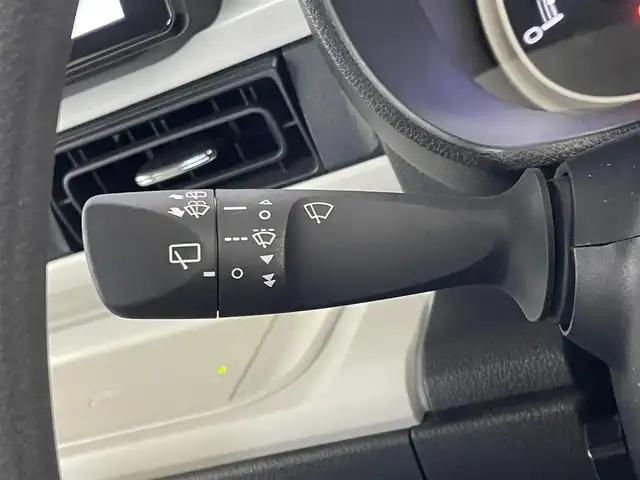 ダイハツ ムーヴ キャンバス ストライプス G 埼玉県 2023(令5)年 1.7万km シャイニングホワイトパール/スムーズグレーマイカメタリック 純正10インチナビ/CD DVD 地デジTV　Bluetooth HDMI/バックカメラ/衝突軽減ブレーキ/両側パワースライドドア/ドライブレコーダー/ワイヤレス充電器/シートヒーター/ホッとカップホルダー/LEDオートライト/オートハイビーム/ETC