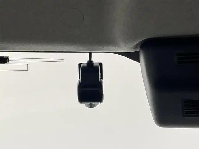 ダイハツ ムーヴ キャンバス ストライプス G 埼玉県 2023(令5)年 1.7万km シャイニングホワイトパール/スムーズグレーマイカメタリック 純正10インチナビ/CD DVD 地デジTV　Bluetooth HDMI/バックカメラ/衝突軽減ブレーキ/両側パワースライドドア/ドライブレコーダー/ワイヤレス充電器/シートヒーター/ホッとカップホルダー/LEDオートライト/オートハイビーム/ETC