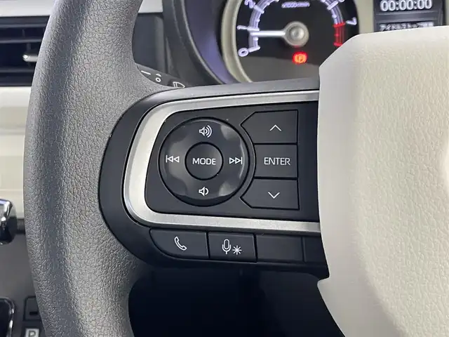 ダイハツ ムーヴ キャンバス ストライプス G 埼玉県 2023(令5)年 1.7万km シャイニングホワイトパール/スムーズグレーマイカメタリック 純正10インチナビ/CD DVD 地デジTV　Bluetooth HDMI/バックカメラ/衝突軽減ブレーキ/両側パワースライドドア/ドライブレコーダー/ワイヤレス充電器/シートヒーター/ホッとカップホルダー/LEDオートライト/オートハイビーム/ETC