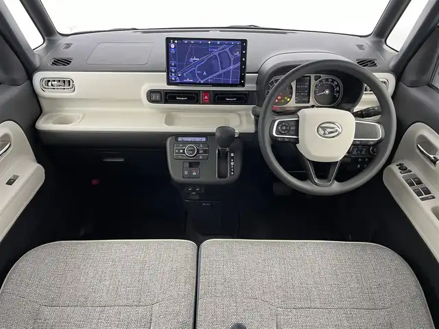ダイハツ ムーヴ キャンバス ストライプス G 埼玉県 2023(令5)年 1.7万km シャイニングホワイトパール/スムーズグレーマイカメタリック 純正10インチナビ/CD DVD 地デジTV　Bluetooth HDMI/バックカメラ/衝突軽減ブレーキ/両側パワースライドドア/ドライブレコーダー/ワイヤレス充電器/シートヒーター/ホッとカップホルダー/LEDオートライト/オートハイビーム/ETC