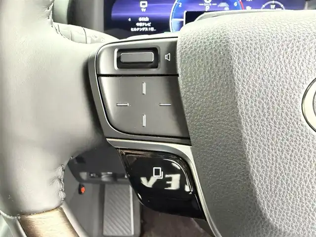 トヨタ アルファード ＰＨＥＶ エグゼクティブ ラウンジ 愛知県 2025(令7)年 0.1万km プラチナホワイトパールマイカ PHEV/ユニバーサルステップ/左右独立ムーンルーフ/置くだけ充電/純正１４インチディスプレイオーディオ/CD/DVDデッキ/ドラレコ/ETC2.0/デジタルインナーミラー/パノラミックビューモニター/リアエンターテインメント/JBLサウンド/ヘッドアップディスプレイ/トヨタチームメイト/トヨタセーフティセンス/ ・プリクラッシュセーフティ/ ・レーントレーシングアシスト/ ・レーダークルーズコントロール/ ・ブラインドスポットモニター/ ・クリアランスソナー/純正19インチアルミ