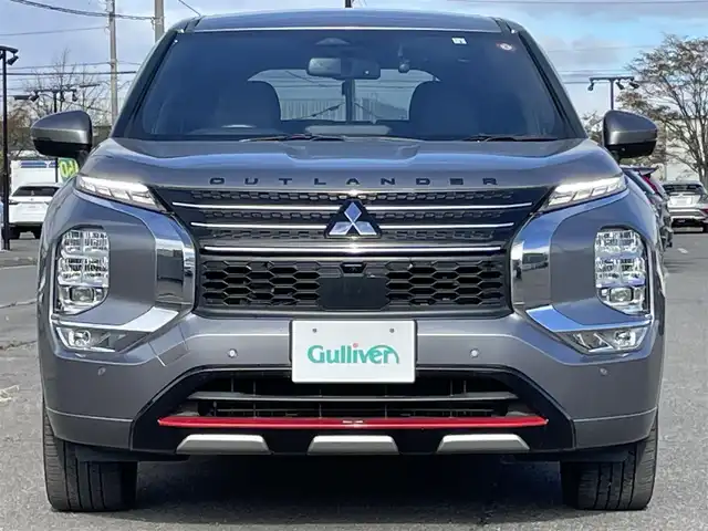 三菱 アウトランダー ＰＨＥＶ P 道央・札幌 2022(令4)年 2.9万km チタニウムグレーメタリック ４WD/プラグインハイブリッド/寒冷地仕様/BOSEサウンドシステム/純正メーカーナビ/AM/FM/BT/フルセグ/衝突被害軽減ブレーキ/横滑り防止装置/アダプティブクルーズコントロール/ヒルディセントコントロール/レーンキープアシスト/クリアランスソナー/アラウンドビューモニター/ドライブレコーダー/自動防眩ミラー/DRIVEMODE切替/EVMODE/ワイパーデアイサー/パワーバックドア/前席パワーシート/前席メモリーシート/前席/２列目シートヒーター/レザーシート/革巻きステアリング/ステアリングリモコン/パドルシフト/ハンドルヒーター/AC100V/電動パーキング/ブレーキホールド/プッシュスタート/スマートキー/LEDヘッドライト/オートライト/フォグランプ/電動格納ミラー/ウィンカーミラー/純正フロアマット/ドアバイザー/スペアキー
