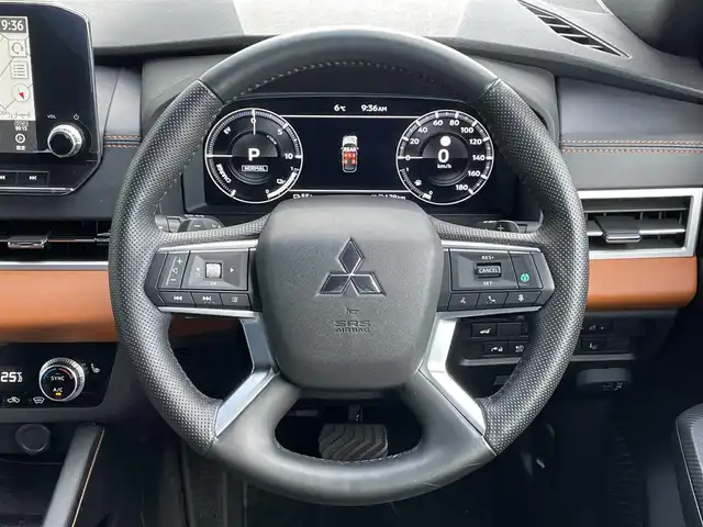 三菱 アウトランダー ＰＨＥＶ P 道央・札幌 2022(令4)年 2.9万km チタニウムグレーメタリック ４WD/プラグインハイブリッド/寒冷地仕様/BOSEサウンドシステム/純正メーカーナビ/AM/FM/BT/フルセグ/衝突被害軽減ブレーキ/横滑り防止装置/アダプティブクルーズコントロール/ヒルディセントコントロール/レーンキープアシスト/クリアランスソナー/アラウンドビューモニター/ドライブレコーダー/自動防眩ミラー/DRIVEMODE切替/EVMODE/ワイパーデアイサー/パワーバックドア/前席パワーシート/前席メモリーシート/前席/２列目シートヒーター/レザーシート/革巻きステアリング/ステアリングリモコン/パドルシフト/ハンドルヒーター/AC100V/電動パーキング/ブレーキホールド/プッシュスタート/スマートキー/LEDヘッドライト/オートライト/フォグランプ/電動格納ミラー/ウィンカーミラー/純正フロアマット/ドアバイザー/スペアキー