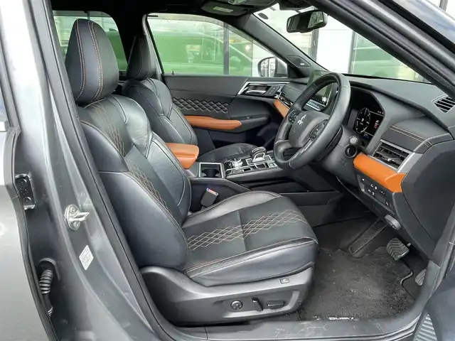 三菱 アウトランダー ＰＨＥＶ P 道央・札幌 2022(令4)年 2.9万km チタニウムグレーメタリック ４WD/プラグインハイブリッド/寒冷地仕様/BOSEサウンドシステム/純正メーカーナビ/AM/FM/BT/フルセグ/衝突被害軽減ブレーキ/横滑り防止装置/アダプティブクルーズコントロール/ヒルディセントコントロール/レーンキープアシスト/クリアランスソナー/アラウンドビューモニター/ドライブレコーダー/自動防眩ミラー/DRIVEMODE切替/EVMODE/ワイパーデアイサー/パワーバックドア/前席パワーシート/前席メモリーシート/前席/２列目シートヒーター/レザーシート/革巻きステアリング/ステアリングリモコン/パドルシフト/ハンドルヒーター/AC100V/電動パーキング/ブレーキホールド/プッシュスタート/スマートキー/LEDヘッドライト/オートライト/フォグランプ/電動格納ミラー/ウィンカーミラー/純正フロアマット/ドアバイザー/スペアキー