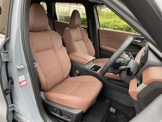 三菱 アウトランダー ＰＨＥＶ P エグゼクティブパッケージ 東京都 2024(令6)年 0.9万km グレーⅡ 純正メーカーナビ/BT/USB/HDMI/パノラマサンルーフ/ダイナミックサウンドYAMAHAアルティメット/置くだけ充電/デジタルインナーミラー/フルセグTV/全方位カメラ/レーダークルーズコントロール/前席パワーシート/前席メモリーシート/前席シートヒーター/ステアリングヒーター/パドルシフト/ドライブレコーダー前後/LEDヘッドライト/スマートキー