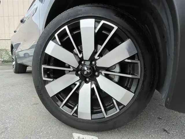 三菱 アウトランダー ＰＨＥＶ P エグゼクティブパッケージ 東京都 2024(令6)年 0.9万km グレーⅡ 純正メーカーナビ/BT/USB/HDMI/パノラマサンルーフ/ダイナミックサウンドYAMAHAアルティメット/置くだけ充電/デジタルインナーミラー/フルセグTV/全方位カメラ/レーダークルーズコントロール/前席パワーシート/前席メモリーシート/前席シートヒーター/ステアリングヒーター/パドルシフト/ドライブレコーダー前後/LEDヘッドライト/スマートキー