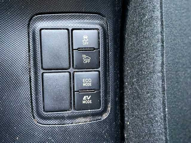 トヨタ アクア 兵庫県 2017(平29)年 7.5万km ライムホワイトパールクリスタルシャイン 社外ナビ（AM/FM/BT)/・フルセグTV/バックカメラ/レーンアシスト/オートライト/衝突軽減システム/横滑り防止/ステアリングスイッチ/車両接近通報装置/ECOモード/EVモード/LEDヘッドライト/ビルトインETC