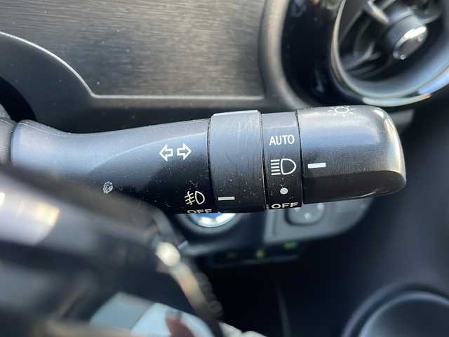 トヨタ アクア 兵庫県 2017(平29)年 7.5万km ライムホワイトパールクリスタルシャイン 社外ナビ（AM/FM/BT)/・フルセグTV/バックカメラ/レーンアシスト/オートライト/衝突軽減システム/横滑り防止/ステアリングスイッチ/車両接近通報装置/ECOモード/EVモード/LEDヘッドライト/ビルトインETC