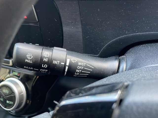 トヨタ アクア 兵庫県 2017(平29)年 7.5万km ライムホワイトパールクリスタルシャイン 社外ナビ（AM/FM/BT)/・フルセグTV/バックカメラ/レーンアシスト/オートライト/衝突軽減システム/横滑り防止/ステアリングスイッチ/車両接近通報装置/ECOモード/EVモード/LEDヘッドライト/ビルトインETC