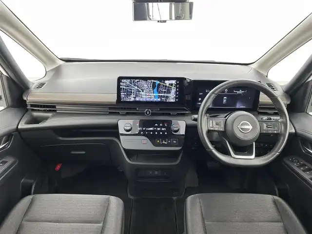 日産 セレナ ハイウェイスター V 福井県 2023(令5)年 5.6万km プリズムホワイト ４WD/プロパイロット/・衝突軽減ブレーキ/・車線逸脱警報機能/・レーンキープアシスト/・クルーズコントロール（追従有）/12.3インチナビゲーション/【AM/FM/Bluetooth/フルセグTV】/アラウンドビューモニター/ETC2.0/両側パワースライドドア/オートライト/LEDヘッドライド/コーナーセンサー/プッシュスタート/スマートキー/フロアマット