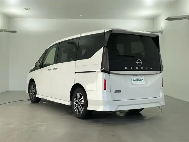 日産 セレナ ハイウェイスター V 福井県 2023(令5)年 5.6万km プリズムホワイト ４WD/プロパイロット/・衝突軽減ブレーキ/・車線逸脱警報機能/・レーンキープアシスト/・クルーズコントロール（追従有）/12.3インチナビゲーション/【AM/FM/Bluetooth/フルセグTV】/アラウンドビューモニター/ETC2.0/両側パワースライドドア/オートライト/LEDヘッドライド/コーナーセンサー/プッシュスタート/スマートキー/フロアマット