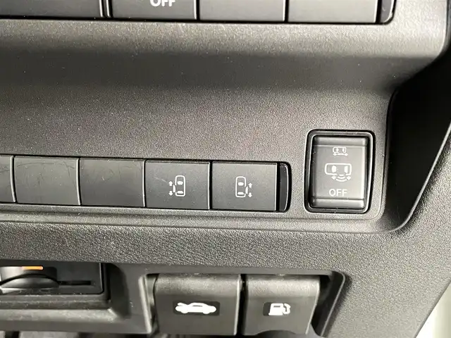 日産 セレナ ハイウェイスター V 福井県 2023(令5)年 5.6万km プリズムホワイト ４WD/プロパイロット/・衝突軽減ブレーキ/・車線逸脱警報機能/・レーンキープアシスト/・クルーズコントロール（追従有）/12.3インチナビゲーション/【AM/FM/Bluetooth/フルセグTV】/アラウンドビューモニター/ETC2.0/両側パワースライドドア/オートライト/LEDヘッドライド/コーナーセンサー/プッシュスタート/スマートキー/フロアマット