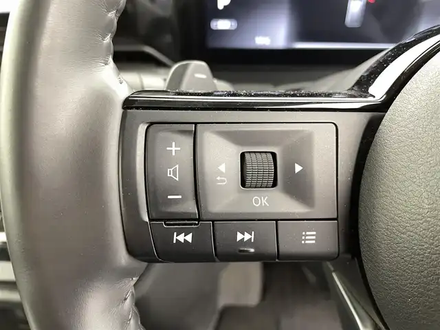 日産 セレナ ハイウェイスター V 福井県 2023(令5)年 5.6万km プリズムホワイト ４WD/プロパイロット/・衝突軽減ブレーキ/・車線逸脱警報機能/・レーンキープアシスト/・クルーズコントロール（追従有）/12.3インチナビゲーション/【AM/FM/Bluetooth/フルセグTV】/アラウンドビューモニター/ETC2.0/両側パワースライドドア/オートライト/LEDヘッドライド/コーナーセンサー/プッシュスタート/スマートキー/フロアマット