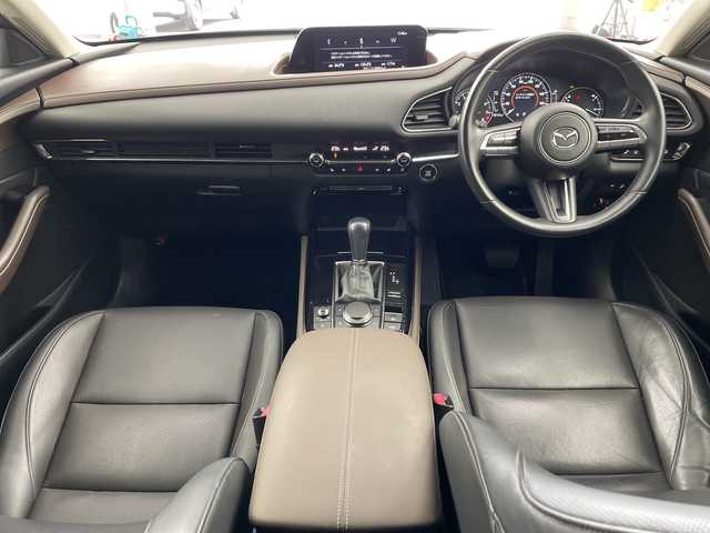 マツダ ＣＸ－３０ 20S Lパッケージ 兵庫県 2020(令2)年 2.1万km チタニウムフラッシュマイカ ・i-ACTIVSENSE/・スマートブレーキサポート/・スマートブレーキサポート（後進時）/・車間制御/・レーダークルーズコントロール/・オートマチックハイビーム/・速度標識警報/・ドライバーモニタリング/・前側方接近車両検知/・後側方接近車両検知/・車線逸脱警報システム/・ブラインドスポットモニター/・レーンキープアシストシステム/・前後パーキングセンサー/・純正8.8型SDナビ＆TV＆BT＆USB＆DVD/・360°カメラ/・黒革シート/・前席パワーシート/・前席シートヒーター/・運転席メモリーシート/・アイドリングストップ/・横滑り防止装置/・パワーバックドア/・革巻きステアリング/・ステアリングスイッチ/・ステアリングヒーター/・純正フロアマット/・電子パーキング/・オートホールド/・スマートキー/・プッシュスタート/・ビルトインETC/・電動格納ミラー/・LEDヘッドライト/・オートライト/・純正18インチアルミホイール