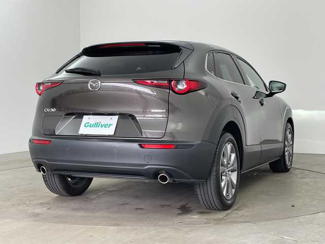 マツダ ＣＸ－３０ 20S Lパッケージ 兵庫県 2020(令2)年 2.1万km チタニウムフラッシュマイカ ・i-ACTIVSENSE/・スマートブレーキサポート/・スマートブレーキサポート（後進時）/・車間制御/・レーダークルーズコントロール/・オートマチックハイビーム/・速度標識警報/・ドライバーモニタリング/・前側方接近車両検知/・後側方接近車両検知/・車線逸脱警報システム/・ブラインドスポットモニター/・レーンキープアシストシステム/・前後パーキングセンサー/・純正8.8型SDナビ＆TV＆BT＆USB＆DVD/・360°カメラ/・黒革シート/・前席パワーシート/・前席シートヒーター/・運転席メモリーシート/・アイドリングストップ/・横滑り防止装置/・パワーバックドア/・革巻きステアリング/・ステアリングスイッチ/・ステアリングヒーター/・純正フロアマット/・電子パーキング/・オートホールド/・スマートキー/・プッシュスタート/・ビルトインETC/・電動格納ミラー/・LEDヘッドライト/・オートライト/・純正18インチアルミホイール