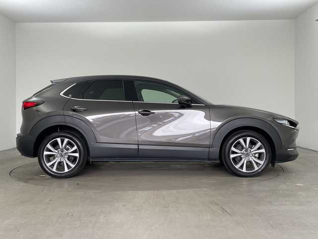 マツダ ＣＸ－３０ 20S Lパッケージ 兵庫県 2020(令2)年 2.1万km チタニウムフラッシュマイカ ・i-ACTIVSENSE/・スマートブレーキサポート/・スマートブレーキサポート（後進時）/・車間制御/・レーダークルーズコントロール/・オートマチックハイビーム/・速度標識警報/・ドライバーモニタリング/・前側方接近車両検知/・後側方接近車両検知/・車線逸脱警報システム/・ブラインドスポットモニター/・レーンキープアシストシステム/・前後パーキングセンサー/・純正8.8型SDナビ＆TV＆BT＆USB＆DVD/・360°カメラ/・黒革シート/・前席パワーシート/・前席シートヒーター/・運転席メモリーシート/・アイドリングストップ/・横滑り防止装置/・パワーバックドア/・革巻きステアリング/・ステアリングスイッチ/・ステアリングヒーター/・純正フロアマット/・電子パーキング/・オートホールド/・スマートキー/・プッシュスタート/・ビルトインETC/・電動格納ミラー/・LEDヘッドライト/・オートライト/・純正18インチアルミホイール