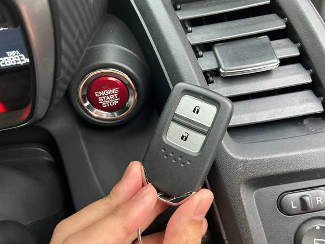 ホンダ Ｓ６６０ α 岐阜県 2016(平28)年 4.3万km プレミアムミスティックナイトパール 登録時走行距離42900ｋｍ/無限フロントスポイラー/無限マフラー/ハーフレザーシート/ＡＤＯＶＡＮタイヤ（ネオバ）/クルーズコントロール/純正アルミホイール/オートエアコン/ＵＳＢ入力端子/ＨＤＭＩ入力端子/純正フロアマット/フューエルタンクカバー/プッシュスタート/スマートキー/電動格納ミラー