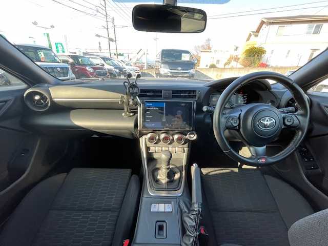 トヨタ ＧＲ８６ RC 静岡県 2022(令4)年 4.1万km クリスタルホワイトパール ●社外9インチディスプレイオーディオ/(BT/iPod)/●ヒルスタートアシスト/●LEDヘッドライト/●オートライト/●革巻きステアリング/●ステアリングスイッチ/●ETC/●SARDローダウン/●フジツボマフラー/●レベライザー/●ドアバイザー/●スマートキー/●プッシュスタート/●社外フロアマット/●社外17インチアルミホイール/(ENKEI)/●ダブル＋ニーSRS＋ABS