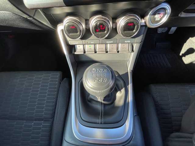 トヨタ ＧＲ８６ RC 静岡県 2022(令4)年 4.1万km クリスタルホワイトパール ●社外9インチディスプレイオーディオ/(BT/iPod)/●ヒルスタートアシスト/●LEDヘッドライト/●オートライト/●革巻きステアリング/●ステアリングスイッチ/●ETC/●SARDローダウン/●フジツボマフラー/●レベライザー/●ドアバイザー/●スマートキー/●プッシュスタート/●社外フロアマット/●社外17インチアルミホイール/(ENKEI)/●ダブル＋ニーSRS＋ABS