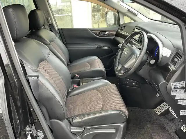 日産 エルグランド 250HWS アーバンクロム 埼玉県 2012(平24)年 12万km ファントムブラック (株)IDOMが運営する【じしゃロン鳩ヶ谷店】の自社ローン専用車両になりますこちらは現金またはオートローンご利用時の価格です。自社ローンご希望の方は別途その旨お申付け下さい/純正ナビ/フルセグTV/（CD/DVD/BT/AUX/AM/FM）/両側パワースライドドア/ETC/ハーフレザーシート/オットマン/スマートキー/プッシュスタート/社外アルミホイール/純正フロアマット/ドアバイザー/オートライト/フォグランプ