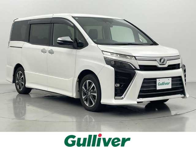 トヨタ ヴォクシー ZS 煌 熊本県 2018(平30)年 4.7万km ホワイトパールクリスタルシャイン 社外SDナビAVIC-RL801（CD・DVD・フルセグ・BT・SD・ipod・USB）/バックカメラ/社外前方ドライブレコーダー/社外フリップダウンモニター/ETC/両側パワースライドドア/クルーズコントロール/衝突軽減ブレーキ/レーンキープアシスト/横滑り防止/アイドリングストップ/社外フロアマット/純正１６インチAW/オートライト/LEDヘッドライト/フォグライト/スマートキー/プッシュスタート/スペアキー1本/取扱説明書