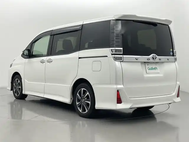 トヨタ ヴォクシー ZS 煌 熊本県 2018(平30)年 4.7万km ホワイトパールクリスタルシャイン 社外SDナビAVIC-RL801（CD・DVD・フルセグ・BT・SD・ipod・USB）/バックカメラ/社外前方ドライブレコーダー/社外フリップダウンモニター/ETC/両側パワースライドドア/クルーズコントロール/衝突軽減ブレーキ/レーンキープアシスト/横滑り防止/アイドリングストップ/社外フロアマット/純正１６インチAW/オートライト/LEDヘッドライト/フォグライト/スマートキー/プッシュスタート/スペアキー1本/取扱説明書
