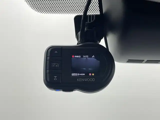 トヨタ ヴォクシー ZS 煌 熊本県 2018(平30)年 4.7万km ホワイトパールクリスタルシャイン 社外SDナビAVIC-RL801（CD・DVD・フルセグ・BT・SD・ipod・USB）/バックカメラ/社外前方ドライブレコーダー/社外フリップダウンモニター/ETC/両側パワースライドドア/クルーズコントロール/衝突軽減ブレーキ/レーンキープアシスト/横滑り防止/アイドリングストップ/社外フロアマット/純正１６インチAW/オートライト/LEDヘッドライト/フォグライト/スマートキー/プッシュスタート/スペアキー1本/取扱説明書