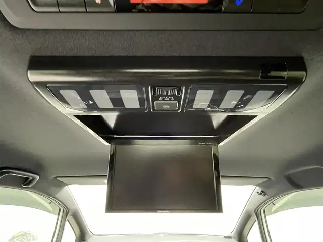 トヨタ ヴォクシー ZS 煌 熊本県 2018(平30)年 4.7万km ホワイトパールクリスタルシャイン 社外SDナビAVIC-RL801（CD・DVD・フルセグ・BT・SD・ipod・USB）/バックカメラ/社外前方ドライブレコーダー/社外フリップダウンモニター/ETC/両側パワースライドドア/クルーズコントロール/衝突軽減ブレーキ/レーンキープアシスト/横滑り防止/アイドリングストップ/社外フロアマット/純正１６インチAW/オートライト/LEDヘッドライト/フォグライト/スマートキー/プッシュスタート/スペアキー1本/取扱説明書
