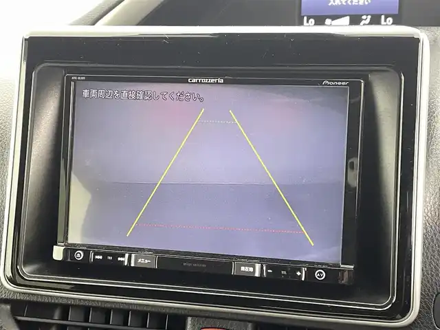 トヨタ ヴォクシー ZS 煌 熊本県 2018(平30)年 4.7万km ホワイトパールクリスタルシャイン 社外SDナビAVIC-RL801（CD・DVD・フルセグ・BT・SD・ipod・USB）/バックカメラ/社外前方ドライブレコーダー/社外フリップダウンモニター/ETC/両側パワースライドドア/クルーズコントロール/衝突軽減ブレーキ/レーンキープアシスト/横滑り防止/アイドリングストップ/社外フロアマット/純正１６インチAW/オートライト/LEDヘッドライト/フォグライト/スマートキー/プッシュスタート/スペアキー1本/取扱説明書