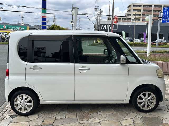 ダイハツ タント X リミテッド 静岡県 2010(平22)年 11.7万km パールホワイトⅢ 主要装備/・前後ドライブレコーダー/・片側パワースライドドア/・純正14インチＡＷ/・純正フロアマット/・オートエアコン/・ハロゲンヘッドライト/・FM/AM/・CD/・ヘッドライトレベライザー/・ドアバイザー/・エアバッグ/・スマートキー