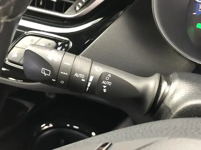 トヨタ Ｃ－ＨＲ G 愛知県 2017(平29)年 8万km メタルストリームM 純正ナビ　/（フルセグ／ＢＴ／ＣＤ／ＤＶＤ）　/モデリスタエアロ　/レーダークルーズコントロール　/バックモニター　/ブラインドスポットモニター　/コーナーセンサー　/衝突軽減システム　/レーンキープアシスト　/ハーフレザーシート　/前席シートヒーター　/ＥＴＣ　/純正AW