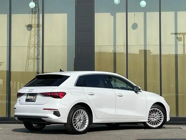 アウディ Ａ３ SB 30TFSI アドバンスド 石川県 2021(令3)年 1.8万km グレイシアホワイトメタリック 黒革シート/シートヒーター/衝突軽減ブレーキ/アダプティブクルーズコントロール/サイドアシスト/レーンキープアシスト/純正ナビ/フルセグＴＶ/バックカメラ/ＡｐｐｌｅＣａｒＰｌａｙ/置くだけ充電