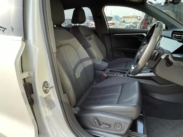 アウディ Ａ３ SB 30TFSI アドバンスド 石川県 2021(令3)年 1.8万km グレイシアホワイトメタリック 黒革シート/シートヒーター/衝突軽減ブレーキ/アダプティブクルーズコントロール/サイドアシスト/レーンキープアシスト/純正ナビ/フルセグＴＶ/バックカメラ/ＡｐｐｌｅＣａｒＰｌａｙ/置くだけ充電