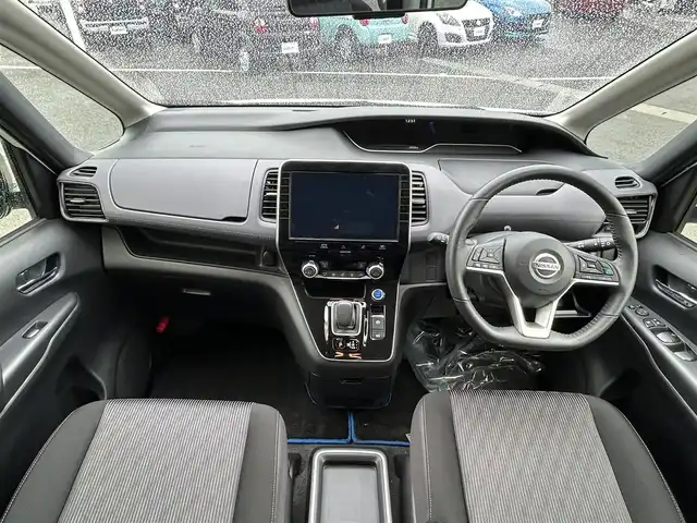 日産 セレナ e－パワー ハイウェイスター V 和歌山県 2021(令3)年 1.4万km ブリリアントホワイトパール 純正ナビ/フルセグTV/デジタルインナーミラー/アラウンドビューモニター/純正フリップダウンモニター/（BT/CD/DVD）/プロパイロット/エマージェンシーブレーキ/ブラインドスポットモニター/踏み間違い防止機能/前後コーナーセンサー/両側パワースライドドア/前後ドラレコ/リアサンシェード/LEDヘッドライト/オートライト/オートマチックハイビーム