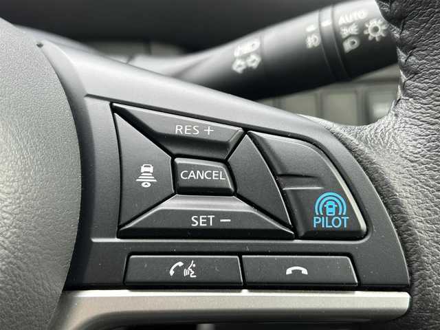 日産 セレナ e－パワー ハイウェイスター V 和歌山県 2021(令3)年 1.4万km ブリリアントホワイトパール 純正ナビ/フルセグTV/デジタルインナーミラー/アラウンドビューモニター/純正フリップダウンモニター/（BT/CD/DVD）/プロパイロット/エマージェンシーブレーキ/ブラインドスポットモニター/踏み間違い防止機能/前後コーナーセンサー/両側パワースライドドア/前後ドラレコ/リアサンシェード/LEDヘッドライト/オートライト/オートマチックハイビーム
