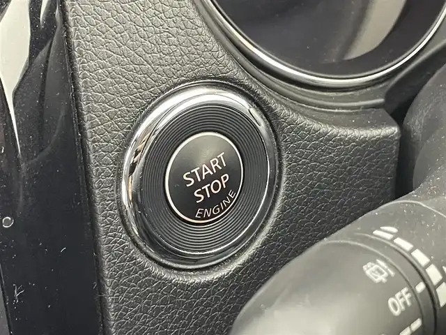 日産 エクストレイル 20X エマージェンシーブレーキ 埼玉県 2017(平29)年 1.8万km ダイヤモンドブラック 4WD 純正８インチナビ　バックカメラ　ビルトインＥＴＣ　ミラーヒーター　カプロンシート　シートヒーター　純正マット　スマートキー　オートライト　ＣＤ　ＤＶＤ　Ｂｌｕｅｔｏｏｔｈ　地デジＴＶ　