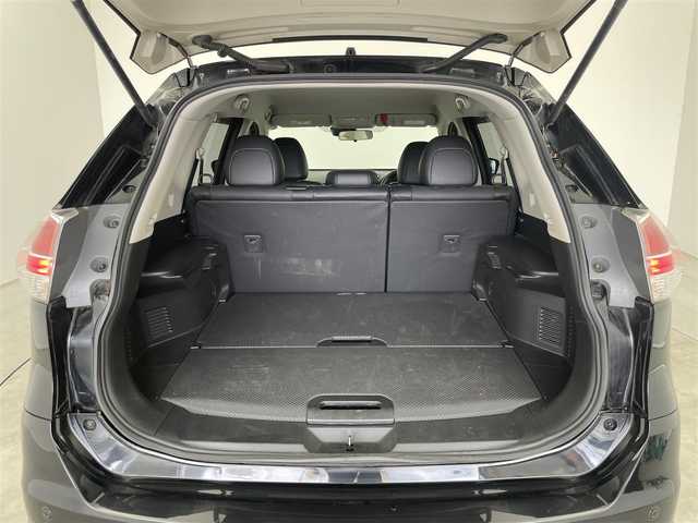 日産 エクストレイル 20X エマージェンシーブレーキ 埼玉県 2017(平29)年 1.8万km ダイヤモンドブラック 4WD 純正８インチナビ　バックカメラ　ビルトインＥＴＣ　ミラーヒーター　カプロンシート　シートヒーター　純正マット　スマートキー　オートライト　ＣＤ　ＤＶＤ　Ｂｌｕｅｔｏｏｔｈ　地デジＴＶ　