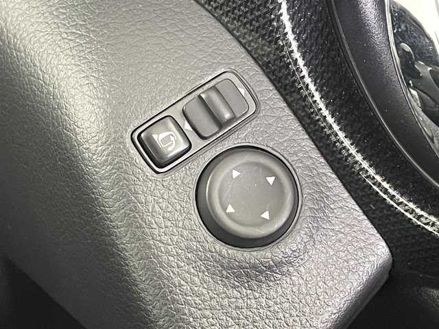 日産 エクストレイル 20X エマージェンシーブレーキ 埼玉県 2017(平29)年 1.8万km ダイヤモンドブラック 4WD 純正８インチナビ　バックカメラ　ビルトインＥＴＣ　ミラーヒーター　カプロンシート　シートヒーター　純正マット　スマートキー　オートライト　ＣＤ　ＤＶＤ　Ｂｌｕｅｔｏｏｔｈ　地デジＴＶ　