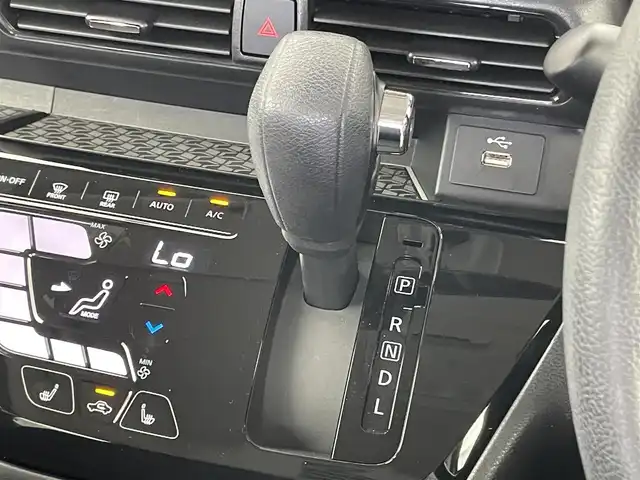 三菱 ｅＫクロススペース G プラスエディション 埼玉県 2021(令3)年 2.4万km 緑／白 純正９インチナビ　マルチアラウンドビューモニター　ＥＴＣ２．０　シートヒーター　衝突軽減　両側パワースライドドア　ハンズフリー　サーキュレーター　ドラレコ　ＬＥＤライト　コーナーセンサー　　地デジ