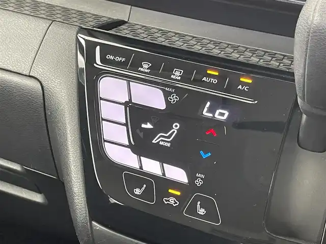 三菱 ｅＫクロススペース G プラスエディション 埼玉県 2021(令3)年 2.4万km 緑／白 純正９インチナビ　マルチアラウンドビューモニター　ＥＴＣ２．０　シートヒーター　衝突軽減　両側パワースライドドア　ハンズフリー　サーキュレーター　ドラレコ　ＬＥＤライト　コーナーセンサー　　地デジ