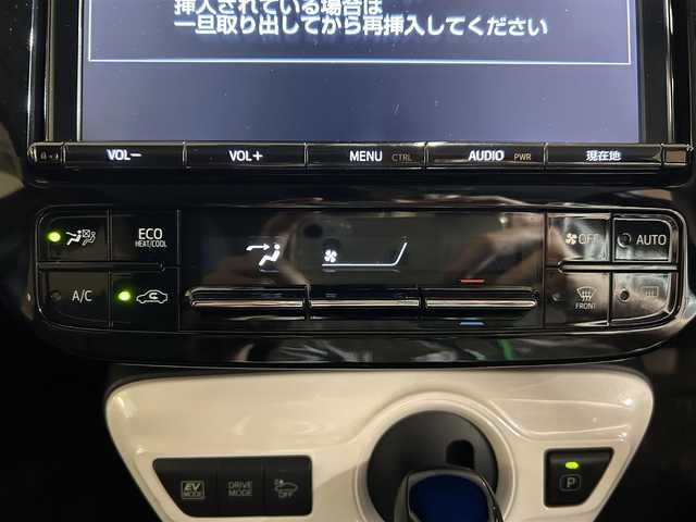 トヨタ プリウス Sセーフティプラス 愛媛県 2018(平30)年 3.8万km アティチュードブラックマイカ ・９型ナビ（フルセグＴＶ・ＢＴ・ＳＤ・ＣＤ・ＤＶＤ・ＦＭ・ＡＭ）/・バックカメラ　/・ＥＴＣ２．０　/・前方ドラレコ　/・レーダークルーズコントロール　/・レーンキープアシスト　/・オートマチックハイビーム　/・衝突軽減ブレーキ/・パーキングアシスト/・スペアキー