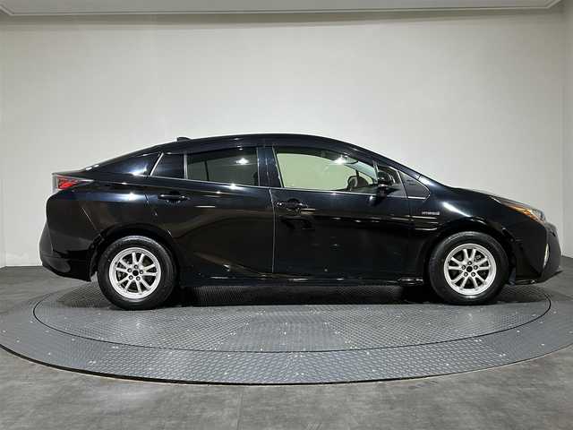 トヨタ プリウス Sセーフティプラス 愛媛県 2018(平30)年 3.8万km アティチュードブラックマイカ ・９型ナビ（フルセグＴＶ・ＢＴ・ＳＤ・ＣＤ・ＤＶＤ・ＦＭ・ＡＭ）/・バックカメラ　/・ＥＴＣ２．０　/・前方ドラレコ　/・レーダークルーズコントロール　/・レーンキープアシスト　/・オートマチックハイビーム　/・衝突軽減ブレーキ/・パーキングアシスト/・スペアキー
