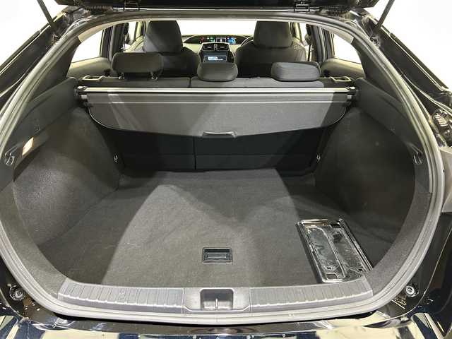 トヨタ プリウス Sセーフティプラス 愛媛県 2018(平30)年 3.8万km アティチュードブラックマイカ ・９型ナビ（フルセグＴＶ・ＢＴ・ＳＤ・ＣＤ・ＤＶＤ・ＦＭ・ＡＭ）/・バックカメラ　/・ＥＴＣ２．０　/・前方ドラレコ　/・レーダークルーズコントロール　/・レーンキープアシスト　/・オートマチックハイビーム　/・衝突軽減ブレーキ/・パーキングアシスト/・スペアキー