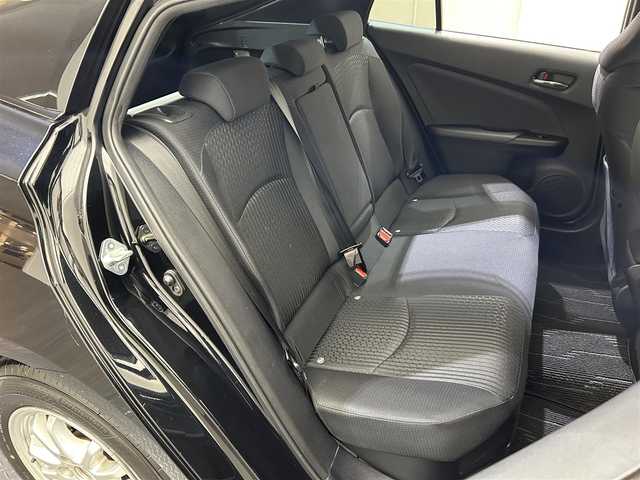 トヨタ プリウス Sセーフティプラス 愛媛県 2018(平30)年 3.8万km アティチュードブラックマイカ ・９型ナビ（フルセグＴＶ・ＢＴ・ＳＤ・ＣＤ・ＤＶＤ・ＦＭ・ＡＭ）/・バックカメラ　/・ＥＴＣ２．０　/・前方ドラレコ　/・レーダークルーズコントロール　/・レーンキープアシスト　/・オートマチックハイビーム　/・衝突軽減ブレーキ/・パーキングアシスト/・スペアキー
