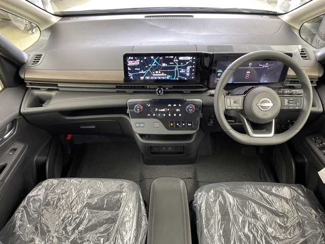 日産 セレナ e－4ORCE ハイウェイスターV 道央・札幌 2025(令7)年 0.1千km プリズムホワイト ・4WD/e-4ORCE　/・プロパイロット/・アドバンスドドライブアシストディスプレイ（12.3インチ）/・NissanConnectナビゲーションシステム（地デジ内蔵）/・インテリジェントアラウンドビューモニター/・HDMI・USB・Bluetooth/・アダプティブLEDヘッドライトシステム/・オートハイビーム/・インテリジェントルームミラー/・インターフェースディスプレイ/・両側パワースライドドア/・前席シートヒーター/・ステアリングヒーター/・ワイヤレス充電器/・ETC2.0（ビルトインタイプ）/・ドライブレコーダー（前後セット）/・後席専用フリップダウンモニター/・寒冷地仕様