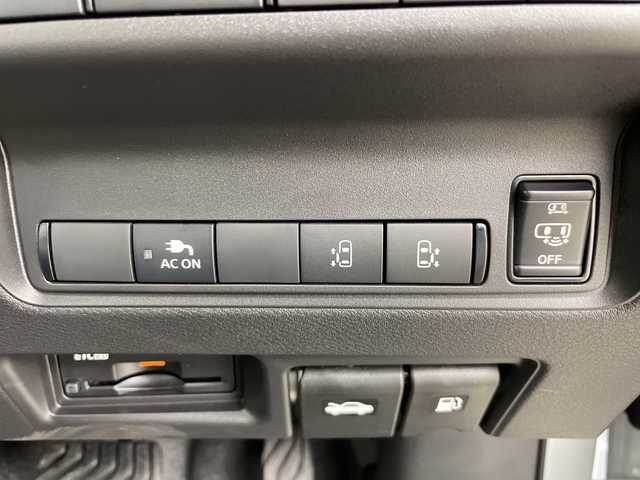 日産 セレナ e－4ORCE ハイウェイスターV 道央・札幌 2025(令7)年 0.1千km プリズムホワイト ・4WD/e-4ORCE　/・プロパイロット/・アドバンスドドライブアシストディスプレイ（12.3インチ）/・NissanConnectナビゲーションシステム（地デジ内蔵）/・インテリジェントアラウンドビューモニター/・HDMI・USB・Bluetooth/・アダプティブLEDヘッドライトシステム/・オートハイビーム/・インテリジェントルームミラー/・インターフェースディスプレイ/・両側パワースライドドア/・前席シートヒーター/・ステアリングヒーター/・ワイヤレス充電器/・ETC2.0（ビルトインタイプ）/・ドライブレコーダー（前後セット）/・後席専用フリップダウンモニター/・寒冷地仕様