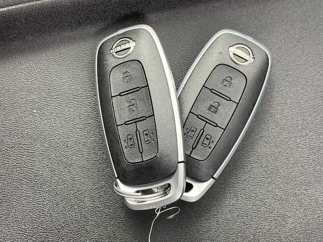 日産 セレナ e－4ORCE ハイウェイスターV 道央・札幌 2025(令7)年 0.1千km プリズムホワイト ・4WD/e-4ORCE　/・プロパイロット/・アドバンスドドライブアシストディスプレイ（12.3インチ）/・NissanConnectナビゲーションシステム（地デジ内蔵）/・インテリジェントアラウンドビューモニター/・HDMI・USB・Bluetooth/・アダプティブLEDヘッドライトシステム/・オートハイビーム/・インテリジェントルームミラー/・インターフェースディスプレイ/・両側パワースライドドア/・前席シートヒーター/・ステアリングヒーター/・ワイヤレス充電器/・ETC2.0（ビルトインタイプ）/・ドライブレコーダー（前後セット）/・後席専用フリップダウンモニター/・寒冷地仕様